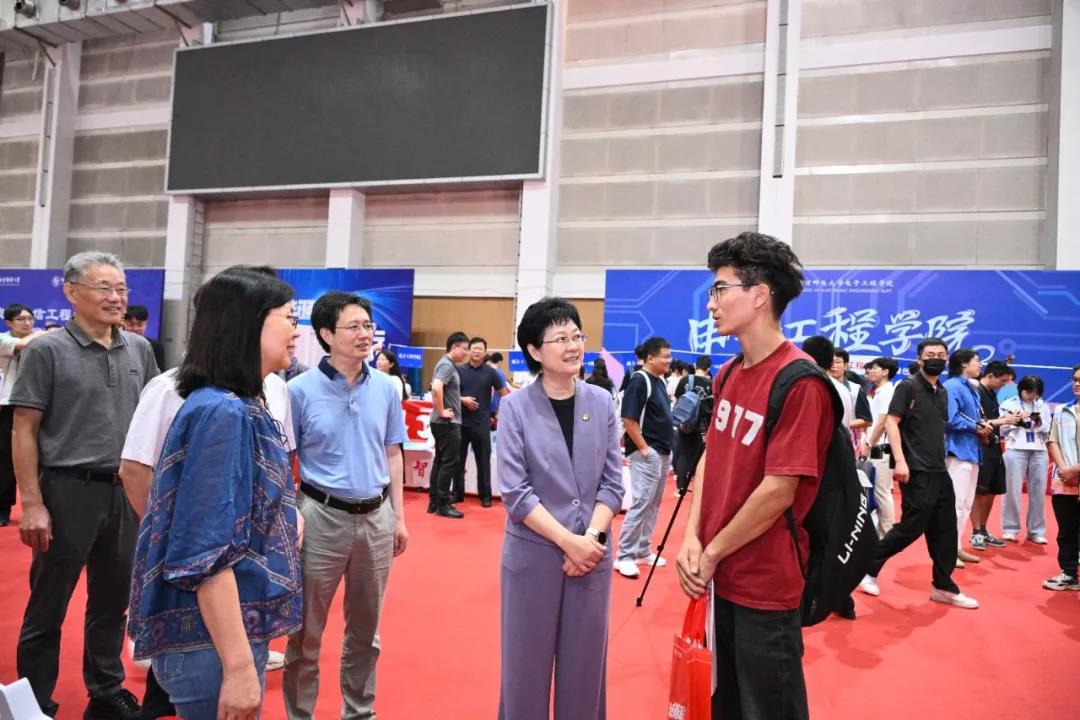 Photo Feature: Highlights from BUPT’s 2025 Freshman Welcome Activities ...